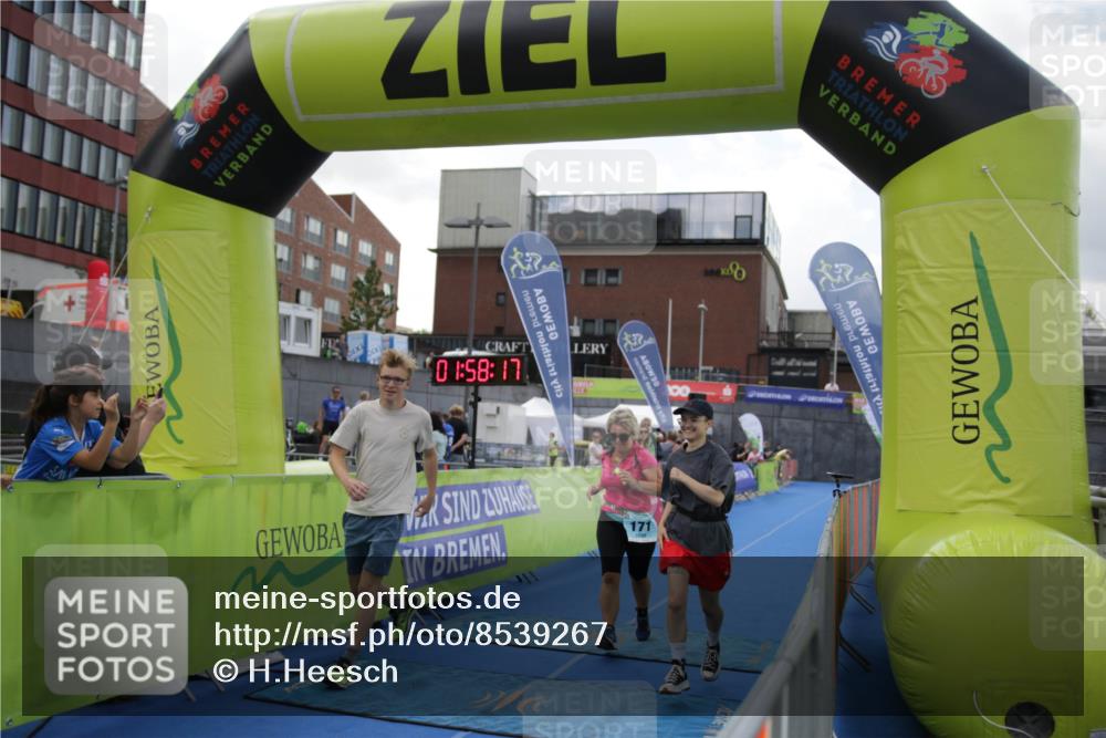 10.08.2025 - GEWOBA Citytriathlon Bremen H.Heesch http://msf.ph/oto/8539267 10.08.2025 12:01:54 Ziel 171 meine-sportfotos.de