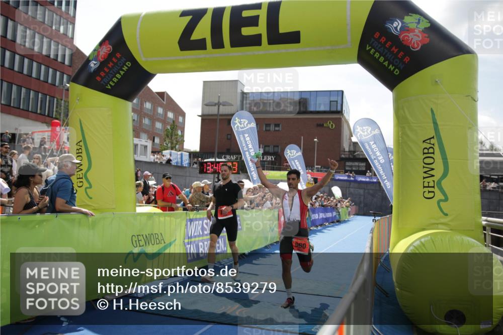 10.08.2025 - GEWOBA Citytriathlon Bremen H.Heesch http://msf.ph/oto/8539279 10.08.2025 13:46:21 Ziel 560, 734 meine-sportfotos.de