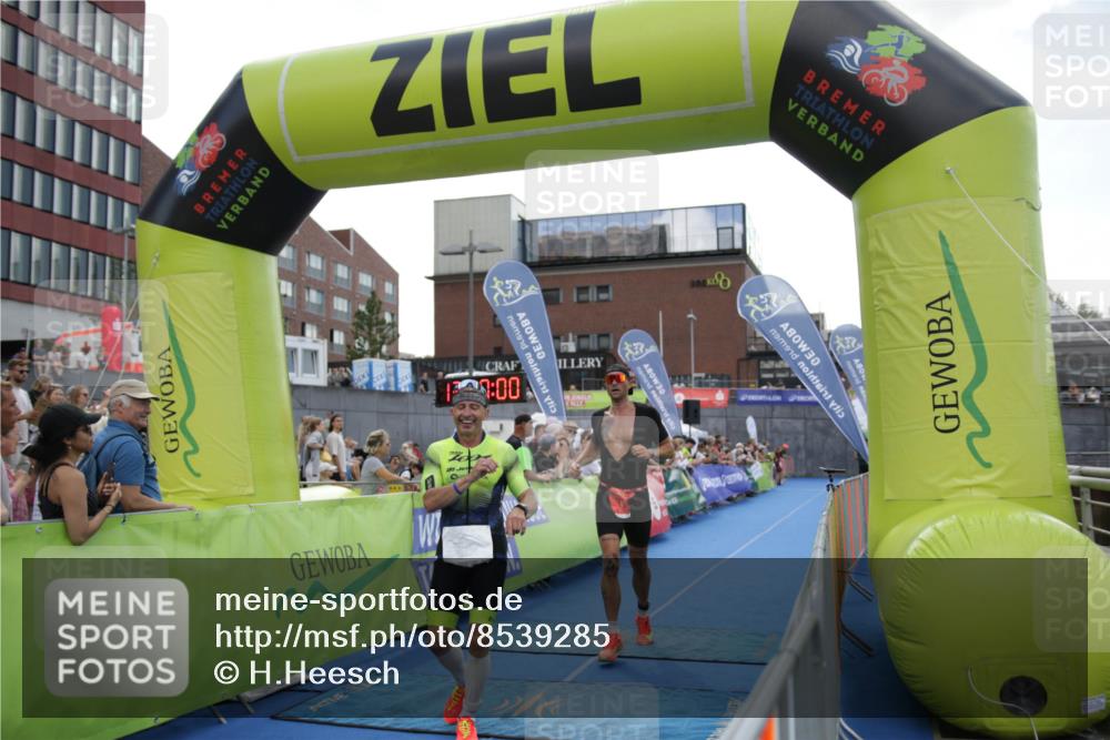 10.08.2025 - GEWOBA Citytriathlon Bremen H.Heesch http://msf.ph/oto/8539285 10.08.2025 13:49:59 Ziel 714, 880 meine-sportfotos.de