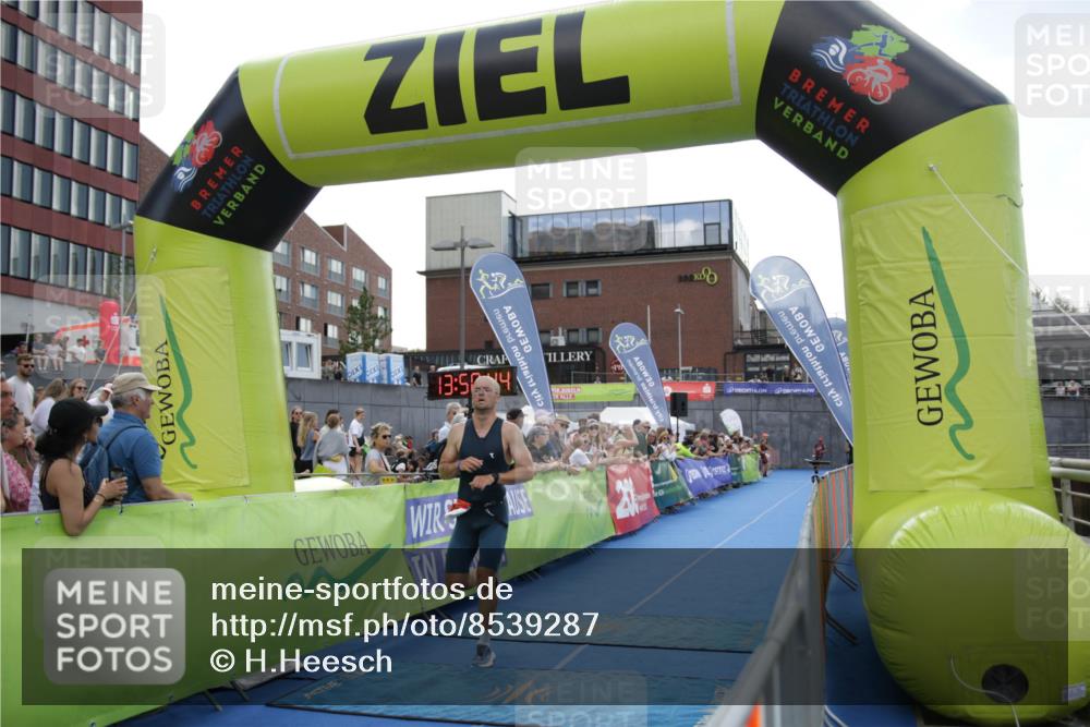10.08.2025 - GEWOBA Citytriathlon Bremen H.Heesch http://msf.ph/oto/8539287 10.08.2025 13:50:43 Ziel 716 meine-sportfotos.de
