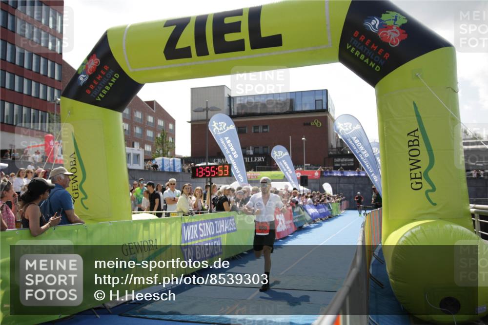 10.08.2025 - GEWOBA Citytriathlon Bremen H.Heesch http://msf.ph/oto/8539303 10.08.2025 13:55:51 Ziel 1020, 1022 meine-sportfotos.de