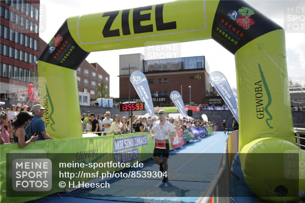 10.08.2025 - GEWOBA Citytriathlon Bremen H.Heesch http://msf.ph/oto/8539304 10.08.2025 13:55:51 Ziel 1020, 1022 meine-sportfotos.de