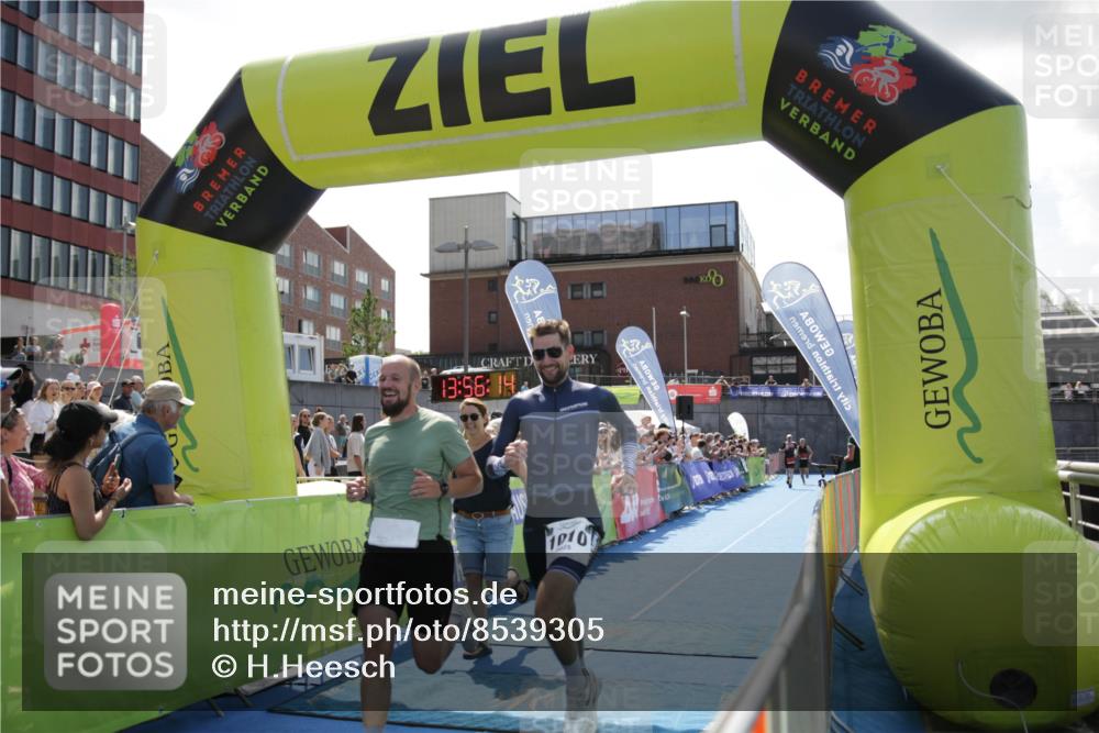 10.08.2025 - GEWOBA Citytriathlon Bremen H.Heesch http://msf.ph/oto/8539305 10.08.2025 13:56:12 Ziel 885, 1010 meine-sportfotos.de