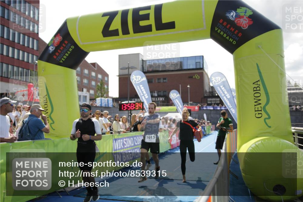 10.08.2025 - GEWOBA Citytriathlon Bremen H.Heesch http://msf.ph/oto/8539315 10.08.2025 13:58:32 Ziel 665, 1030 meine-sportfotos.de