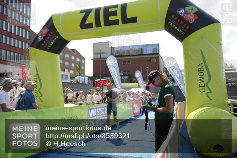 10.08.2025 - GEWOBA Citytriathlon Bremen H.Heesch http://msf.ph/oto/8539321 10.08.2025 13:59:25 Ziel 650, 855 meine-sportfotos.de