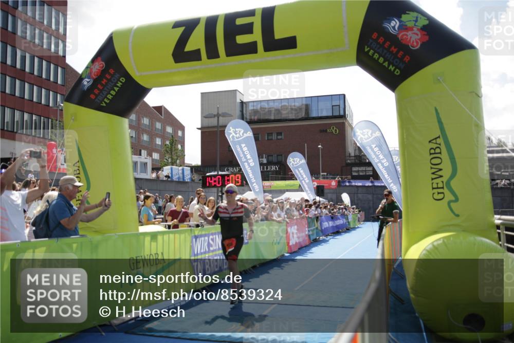 10.08.2025 - GEWOBA Citytriathlon Bremen H.Heesch http://msf.ph/oto/8539324 10.08.2025 14:01:08 Ziel 1026 meine-sportfotos.de