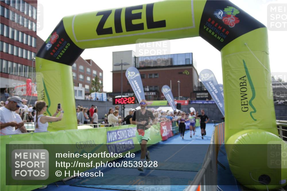 10.08.2025 - GEWOBA Citytriathlon Bremen H.Heesch http://msf.ph/oto/8539328 10.08.2025 14:02:01 Ziel 627, 661, 907, 951 meine-sportfotos.de
