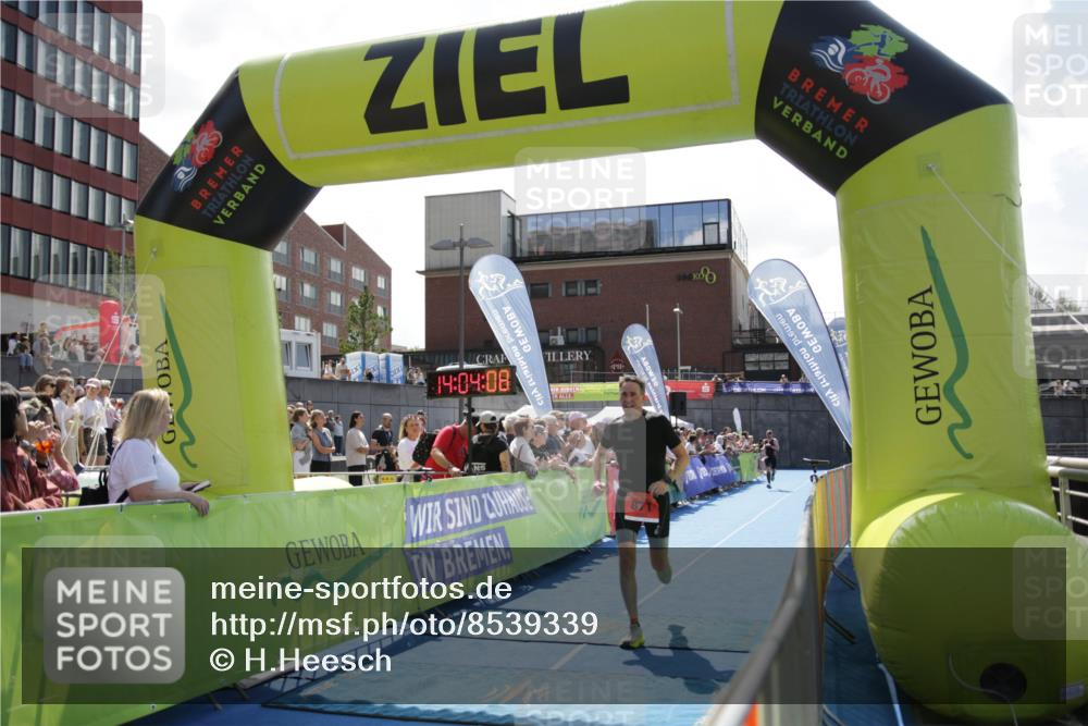 10.08.2025 - GEWOBA Citytriathlon Bremen H.Heesch http://msf.ph/oto/8539339 10.08.2025 14:04:06 Ziel 748 meine-sportfotos.de