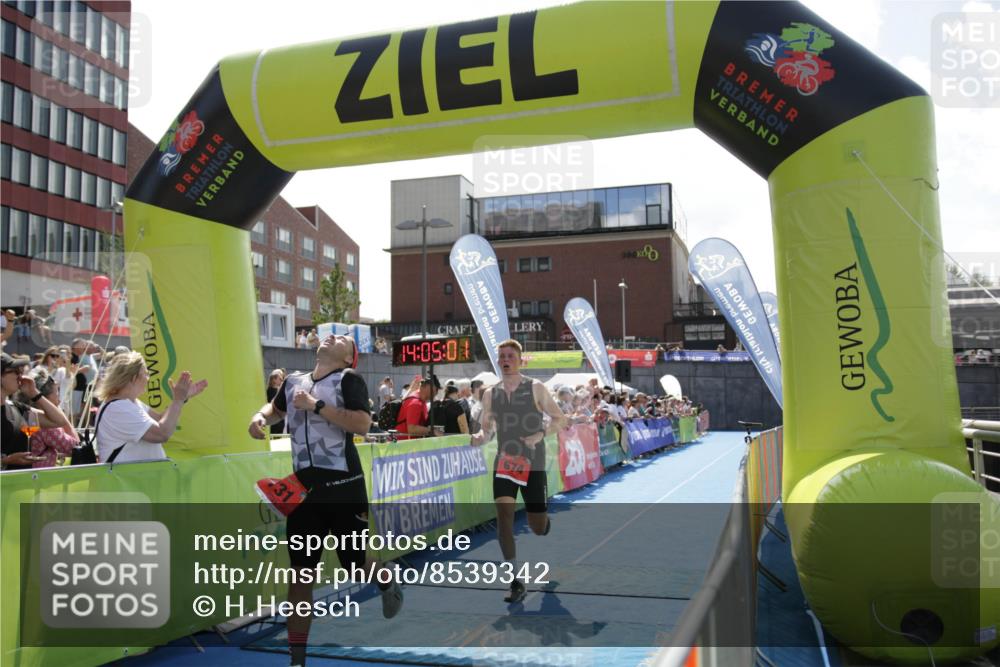 10.08.2025 - GEWOBA Citytriathlon Bremen H.Heesch http://msf.ph/oto/8539342 10.08.2025 14:05:00 Ziel 731, 856 meine-sportfotos.de