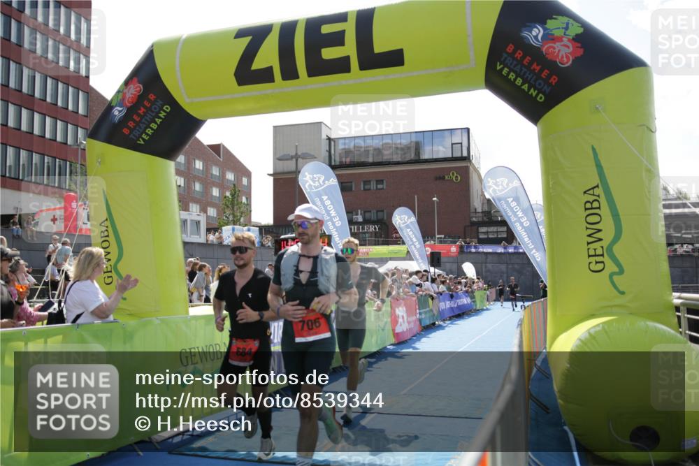 10.08.2025 - GEWOBA Citytriathlon Bremen H.Heesch http://msf.ph/oto/8539344 10.08.2025 14:05:32 Ziel 684, 706 meine-sportfotos.de