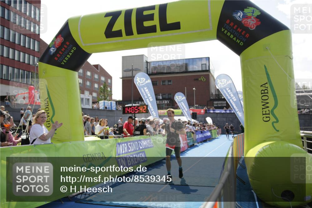 10.08.2025 - GEWOBA Citytriathlon Bremen H.Heesch http://msf.ph/oto/8539345 10.08.2025 14:05:40 Ziel 628, 684, 706, 973 meine-sportfotos.de