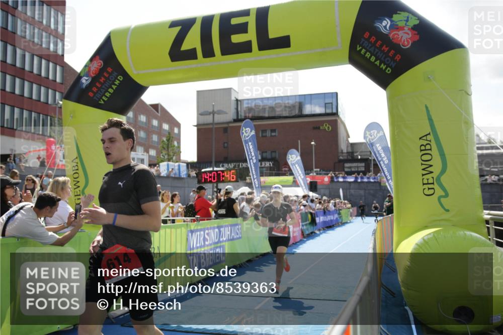10.08.2025 - GEWOBA Citytriathlon Bremen H.Heesch http://msf.ph/oto/8539363 10.08.2025 14:07:45 Ziel 614, 919 meine-sportfotos.de