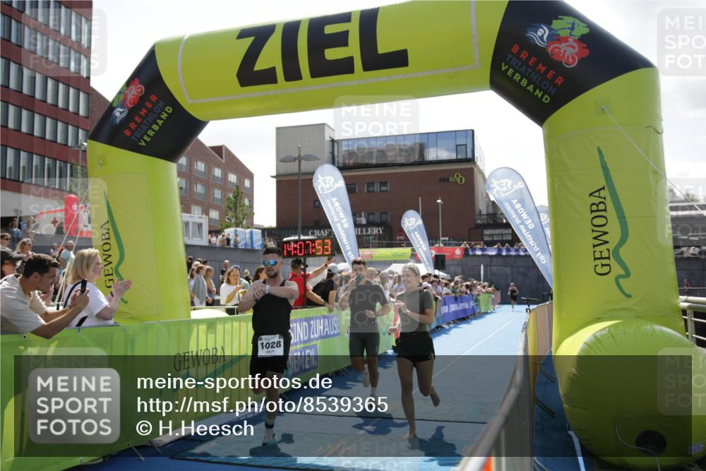 10.08.2025 - GEWOBA Citytriathlon Bremen H.Heesch http://msf.ph/oto/8539365 10.08.2025 14:07:52 Ziel 614, 919, 1028 meine-sportfotos.de