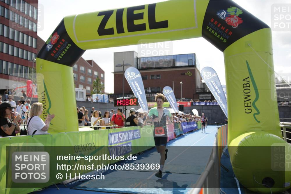 10.08.2025 - GEWOBA Citytriathlon Bremen H.Heesch http://msf.ph/oto/8539369 10.08.2025 14:08:01 Ziel 578, 932, 1028 meine-sportfotos.de