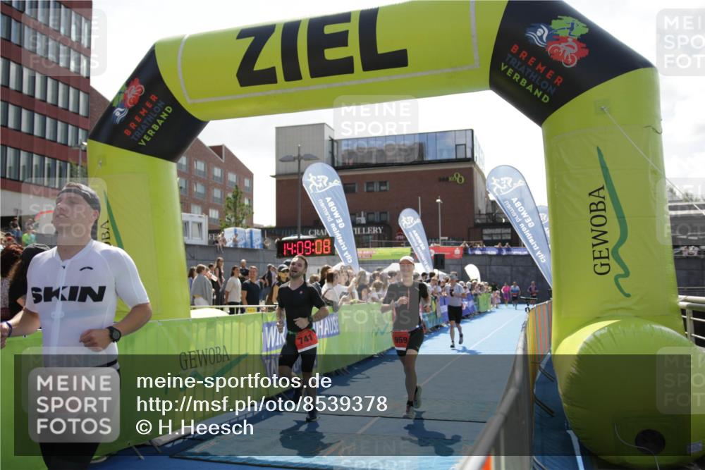 10.08.2025 - GEWOBA Citytriathlon Bremen H.Heesch http://msf.ph/oto/8539378 10.08.2025 14:09:07 Ziel 625, 715, 741, 863, 959 meine-sportfotos.de