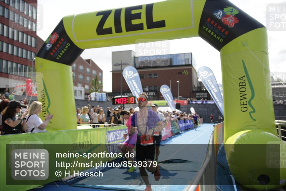 10.08.2025 - GEWOBA Citytriathlon Bremen H.Heesch http://msf.ph/oto/8539379 10.08.2025 14:09:17 Ziel 625, 693, 741, 875, 956, 959, 960 meine-sportfotos.de