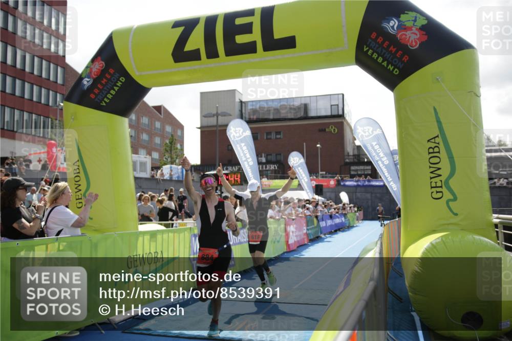 10.08.2025 - GEWOBA Citytriathlon Bremen H.Heesch http://msf.ph/oto/8539391 10.08.2025 14:10:43 Ziel 616, 649, 656, 884 meine-sportfotos.de