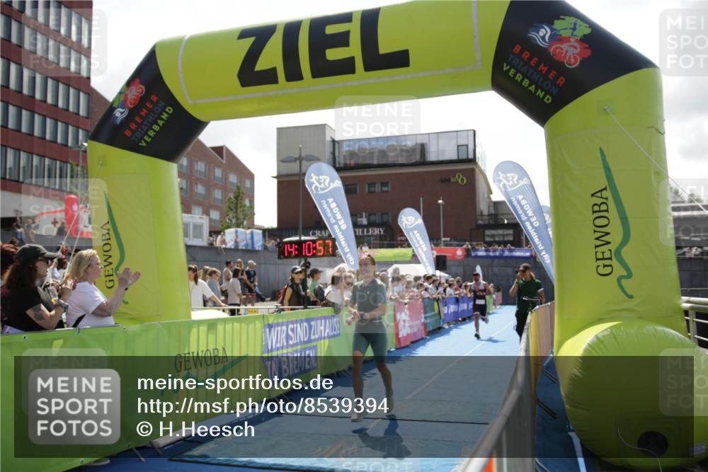 10.08.2025 - GEWOBA Citytriathlon Bremen H.Heesch http://msf.ph/oto/8539394 10.08.2025 14:10:55 Ziel 573, 616, 884, 933 meine-sportfotos.de