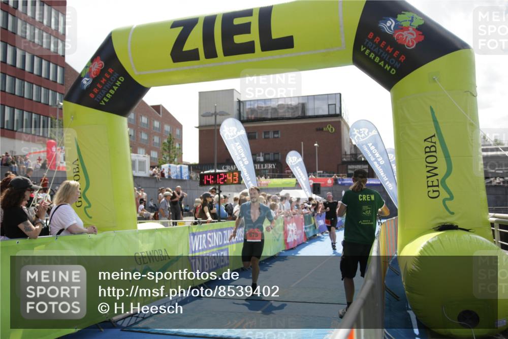 10.08.2025 - GEWOBA Citytriathlon Bremen H.Heesch http://msf.ph/oto/8539402 10.08.2025 14:12:42 Ziel 822 meine-sportfotos.de