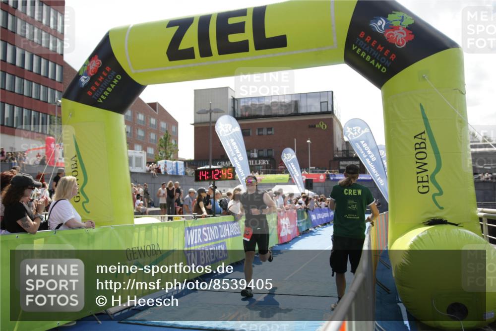 10.08.2025 - GEWOBA Citytriathlon Bremen H.Heesch http://msf.ph/oto/8539405 10.08.2025 14:12:44 Ziel 675, 822 meine-sportfotos.de
