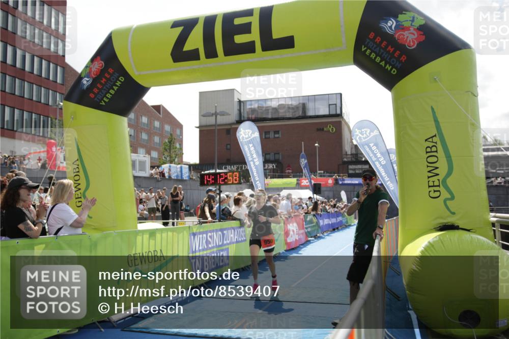 10.08.2025 - GEWOBA Citytriathlon Bremen H.Heesch http://msf.ph/oto/8539407 10.08.2025 14:12:57 Ziel 685, 840, 950, 1037 meine-sportfotos.de