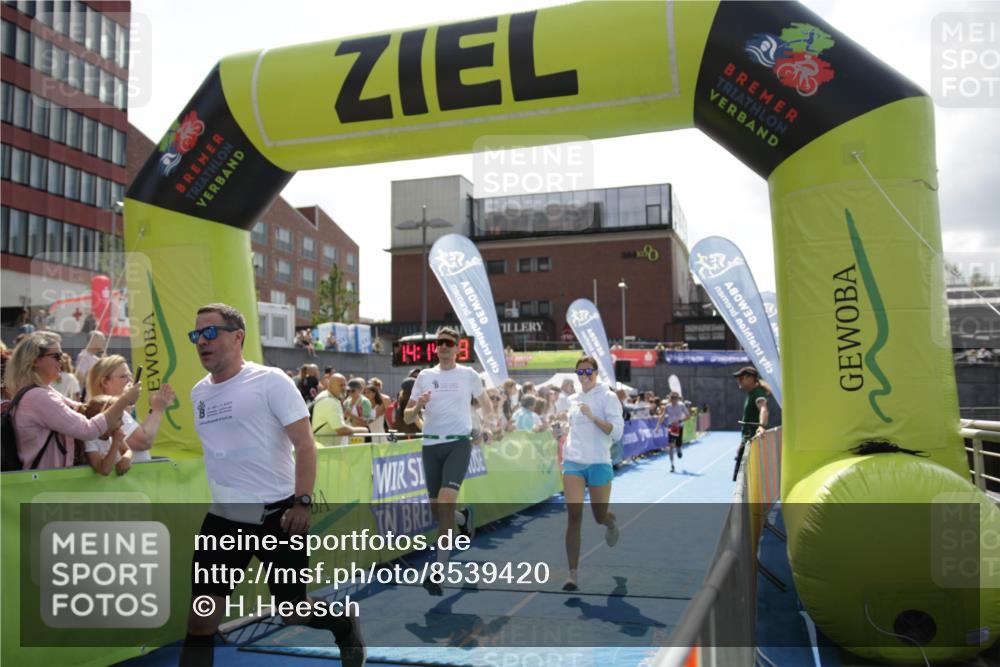 10.08.2025 - GEWOBA Citytriathlon Bremen H.Heesch http://msf.ph/oto/8539420 10.08.2025 14:14:58 Ziel 604, 1029 meine-sportfotos.de