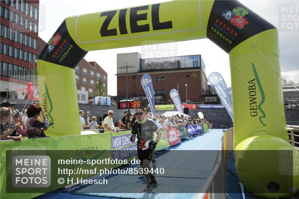 10.08.2025 - GEWOBA Citytriathlon Bremen H.Heesch http://msf.ph/oto/8539440 10.08.2025 14:17:24 Ziel 678, 870, 892, 977 meine-sportfotos.de