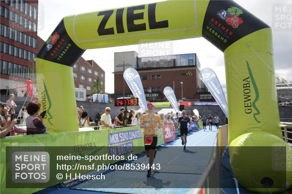 10.08.2025 - GEWOBA Citytriathlon Bremen H.Heesch http://msf.ph/oto/8539443 10.08.2025 14:17:41 Ziel 666, 764 meine-sportfotos.de