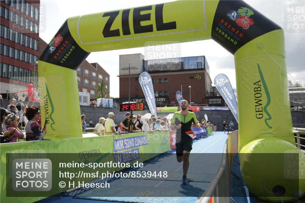 10.08.2025 - GEWOBA Citytriathlon Bremen H.Heesch http://msf.ph/oto/8539448 10.08.2025 14:18:11 Ziel 752, 759, 1039 meine-sportfotos.de