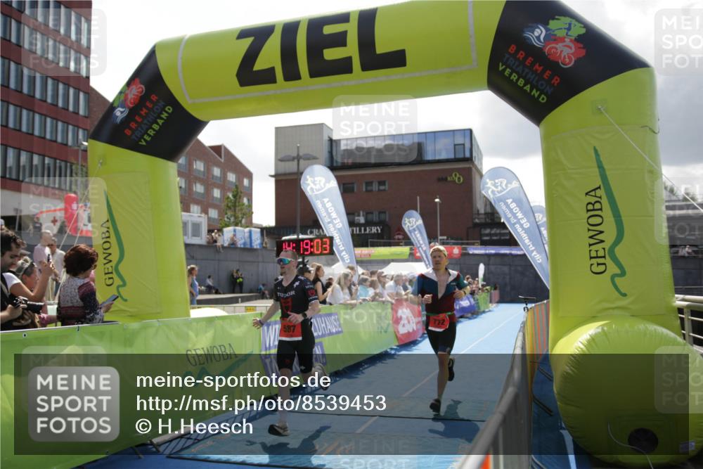 10.08.2025 - GEWOBA Citytriathlon Bremen H.Heesch http://msf.ph/oto/8539453 10.08.2025 14:19:02 Ziel 587, 607, 772, 1016 meine-sportfotos.de
