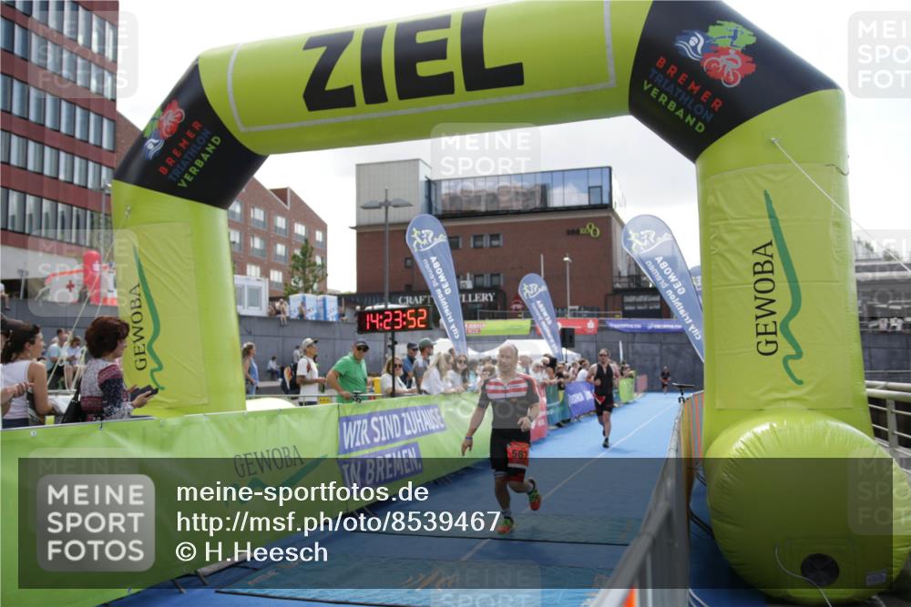 10.08.2025 - GEWOBA Citytriathlon Bremen H.Heesch http://msf.ph/oto/8539467 10.08.2025 14:23:51 Ziel 567, 802, 915 meine-sportfotos.de