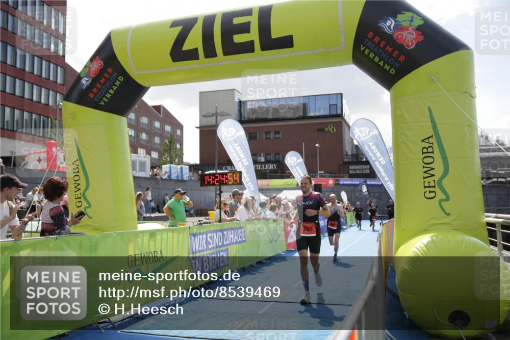 10.08.2025 - GEWOBA Citytriathlon Bremen H.Heesch http://msf.ph/oto/8539469 10.08.2025 14:24:53 Ziel 765 meine-sportfotos.de