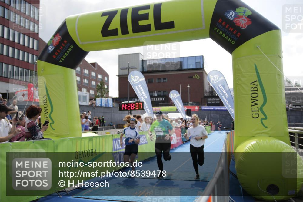 10.08.2025 - GEWOBA Citytriathlon Bremen H.Heesch http://msf.ph/oto/8539478 10.08.2025 14:28:36 Ziel 978, 1019 meine-sportfotos.de
