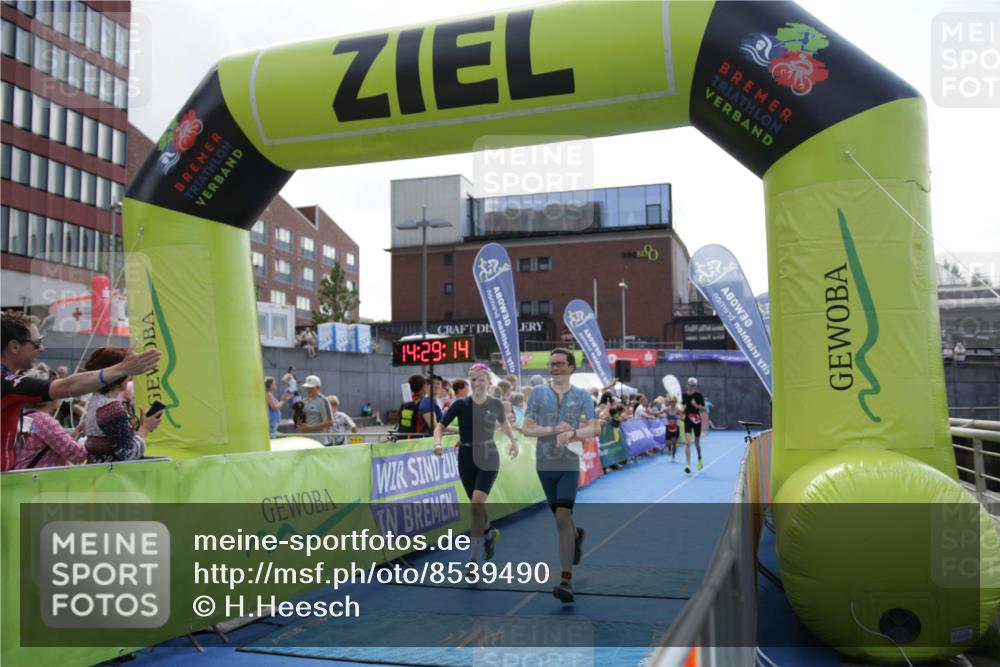 10.08.2025 - GEWOBA Citytriathlon Bremen H.Heesch http://msf.ph/oto/8539490 10.08.2025 14:29:13 Ziel 782, 794, 842, 911, 946 meine-sportfotos.de