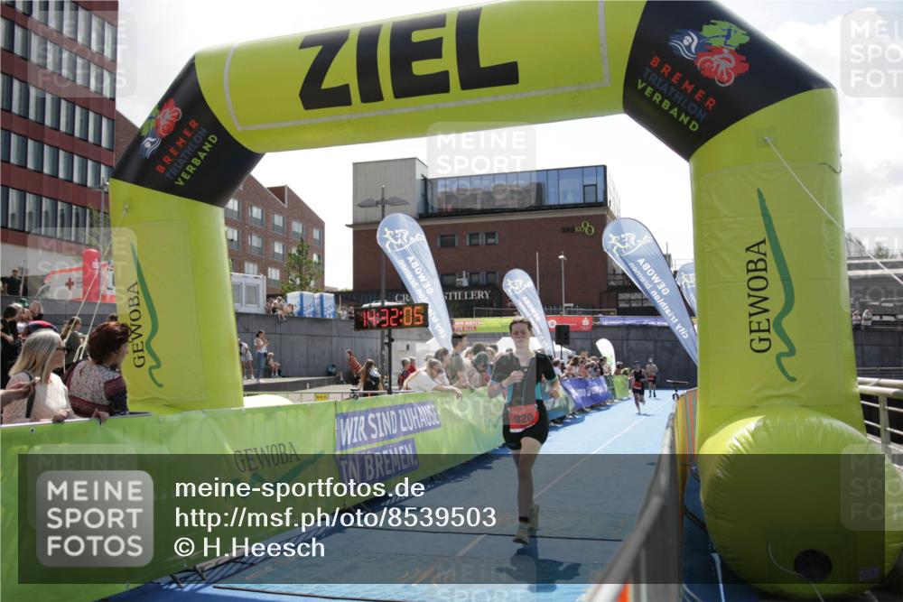 10.08.2025 - GEWOBA Citytriathlon Bremen H.Heesch http://msf.ph/oto/8539503 10.08.2025 14:32:03 Ziel 920, 927, 955 meine-sportfotos.de