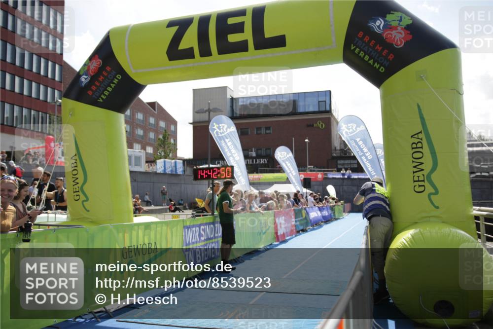 10.08.2025 - GEWOBA Citytriathlon Bremen H.Heesch http://msf.ph/oto/8539523 10.08.2025 14:42:49 Ziel 1032 meine-sportfotos.de
