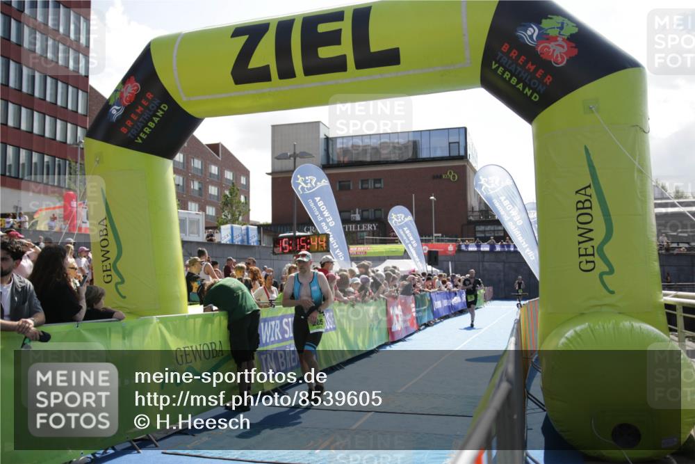 10.08.2025 - GEWOBA Citytriathlon Bremen H.Heesch http://msf.ph/oto/8539605 10.08.2025 15:15:43 Ziel 43, 216, 285 meine-sportfotos.de