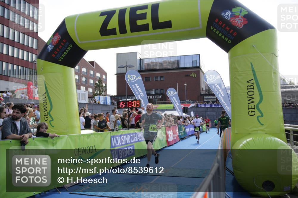 10.08.2025 - GEWOBA Citytriathlon Bremen H.Heesch http://msf.ph/oto/8539612 10.08.2025 15:18:09 Ziel 126, 225, 235 meine-sportfotos.de