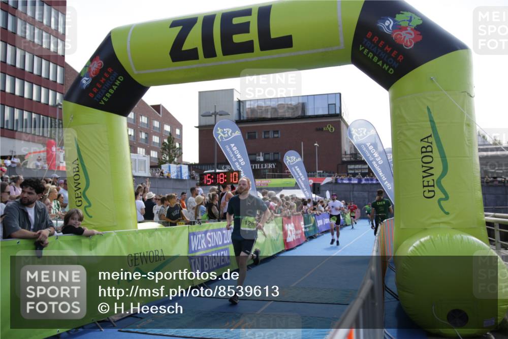 10.08.2025 - GEWOBA Citytriathlon Bremen H.Heesch http://msf.ph/oto/8539613 10.08.2025 15:18:09 Ziel 126, 225, 235 meine-sportfotos.de