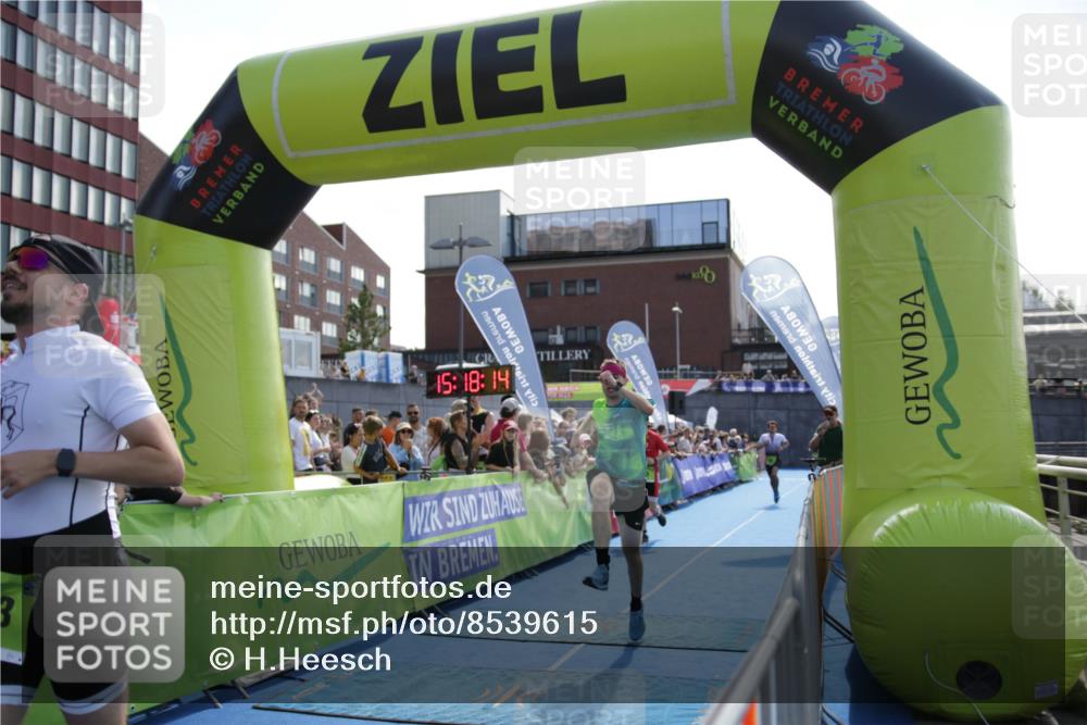 10.08.2025 - GEWOBA Citytriathlon Bremen H.Heesch http://msf.ph/oto/8539615 10.08.2025 15:18:13 Ziel 126, 143, 225 meine-sportfotos.de