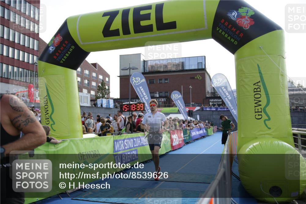 10.08.2025 - GEWOBA Citytriathlon Bremen H.Heesch http://msf.ph/oto/8539626 10.08.2025 15:18:38 Ziel 32, 121, 129, 164, 201, 215 meine-sportfotos.de