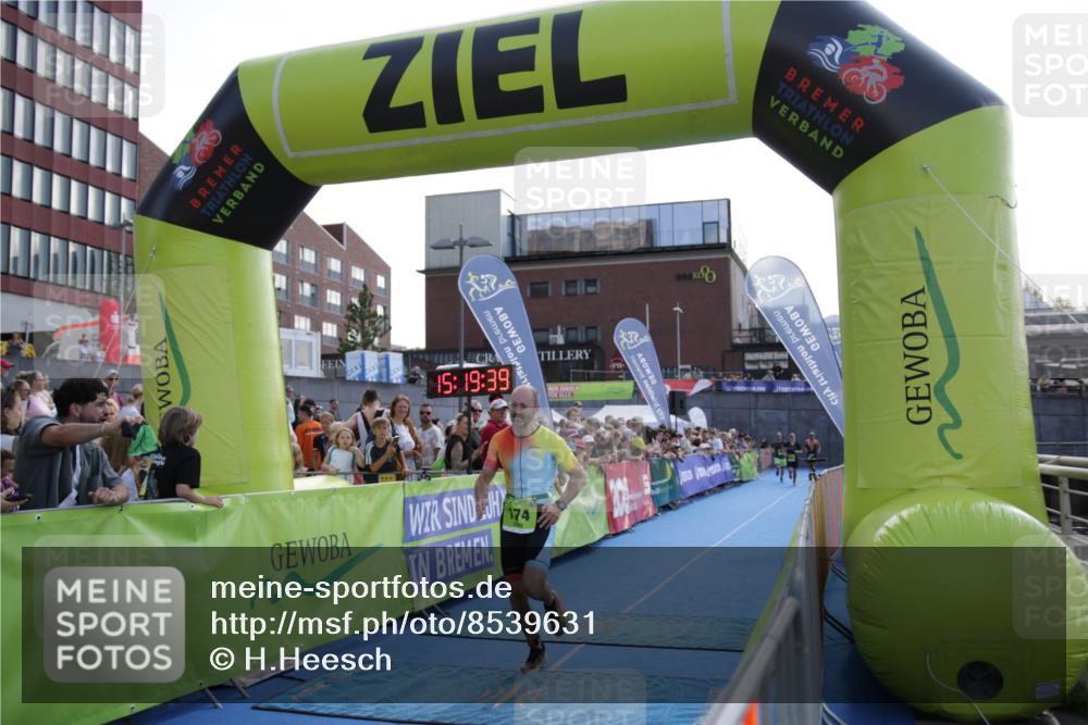 10.08.2025 - GEWOBA Citytriathlon Bremen H.Heesch http://msf.ph/oto/8539631 10.08.2025 15:19:37 Ziel 5, 106, 174 meine-sportfotos.de