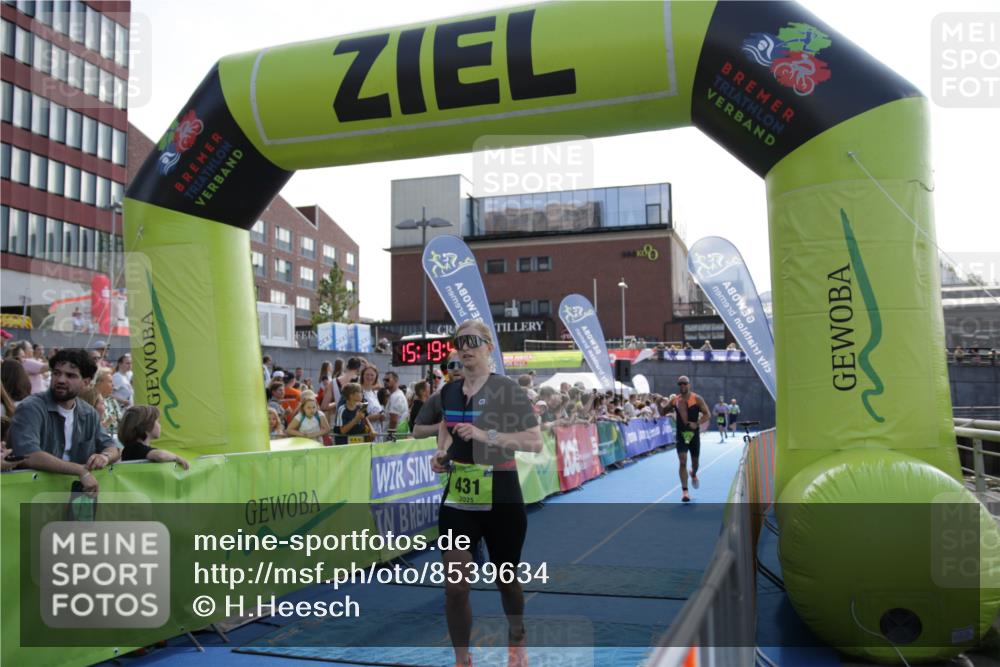10.08.2025 - GEWOBA Citytriathlon Bremen H.Heesch http://msf.ph/oto/8539634 10.08.2025 15:19:45 Ziel 106, 123, 174, 431 meine-sportfotos.de