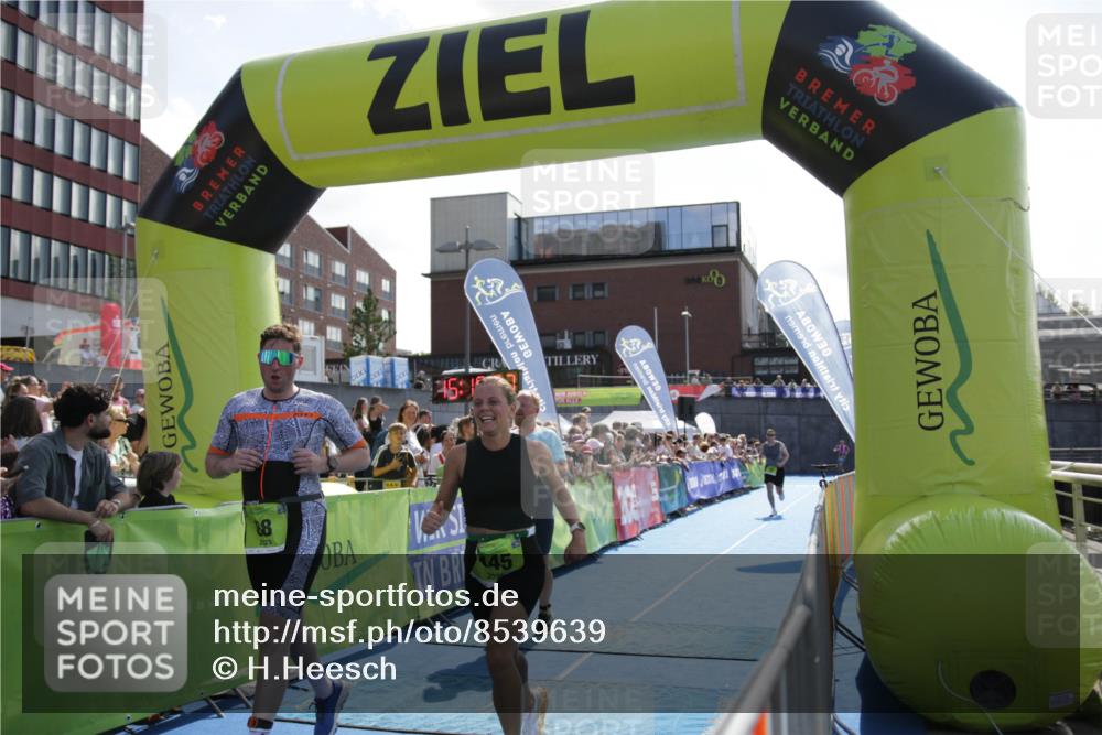10.08.2025 - GEWOBA Citytriathlon Bremen H.Heesch http://msf.ph/oto/8539639 10.08.2025 15:19:56 Ziel 88, 123, 224, 238, 431, 445 meine-sportfotos.de
