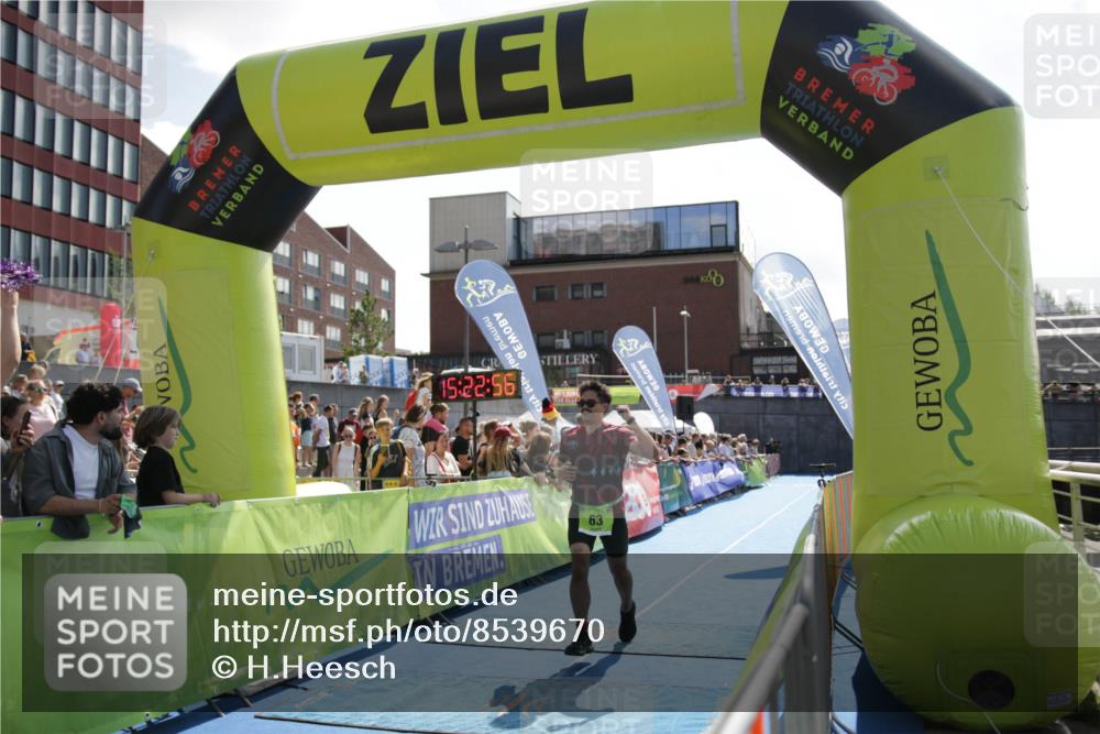 10.08.2025 - GEWOBA Citytriathlon Bremen H.Heesch http://msf.ph/oto/8539670 10.08.2025 15:22:55 Ziel 63, 108, 213 meine-sportfotos.de