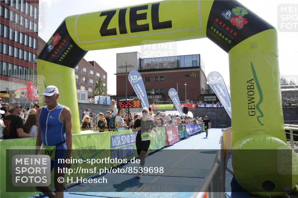 10.08.2025 - GEWOBA Citytriathlon Bremen H.Heesch http://msf.ph/oto/8539698 10.08.2025 15:25:38 Ziel 306, 334, 408 meine-sportfotos.de