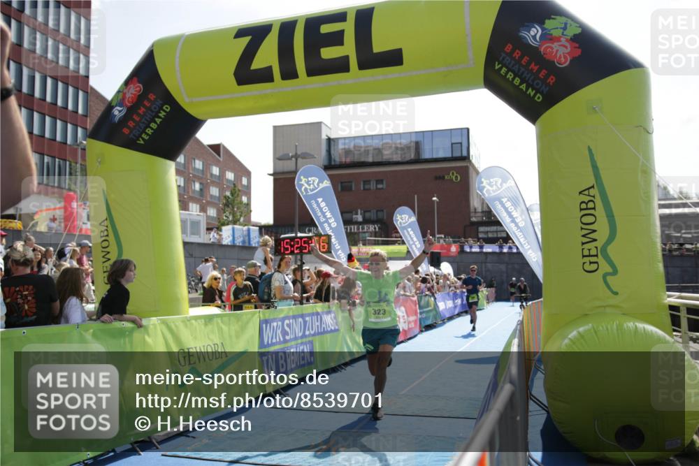 10.08.2025 - GEWOBA Citytriathlon Bremen H.Heesch http://msf.ph/oto/8539701 10.08.2025 15:25:54 Ziel 298, 311 meine-sportfotos.de