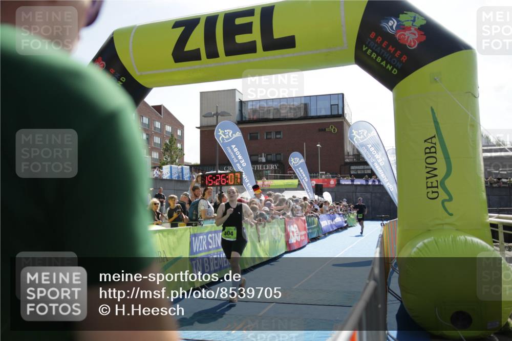 10.08.2025 - GEWOBA Citytriathlon Bremen H.Heesch http://msf.ph/oto/8539705 10.08.2025 15:26:05 Ziel 29, 205, 303, 323 meine-sportfotos.de