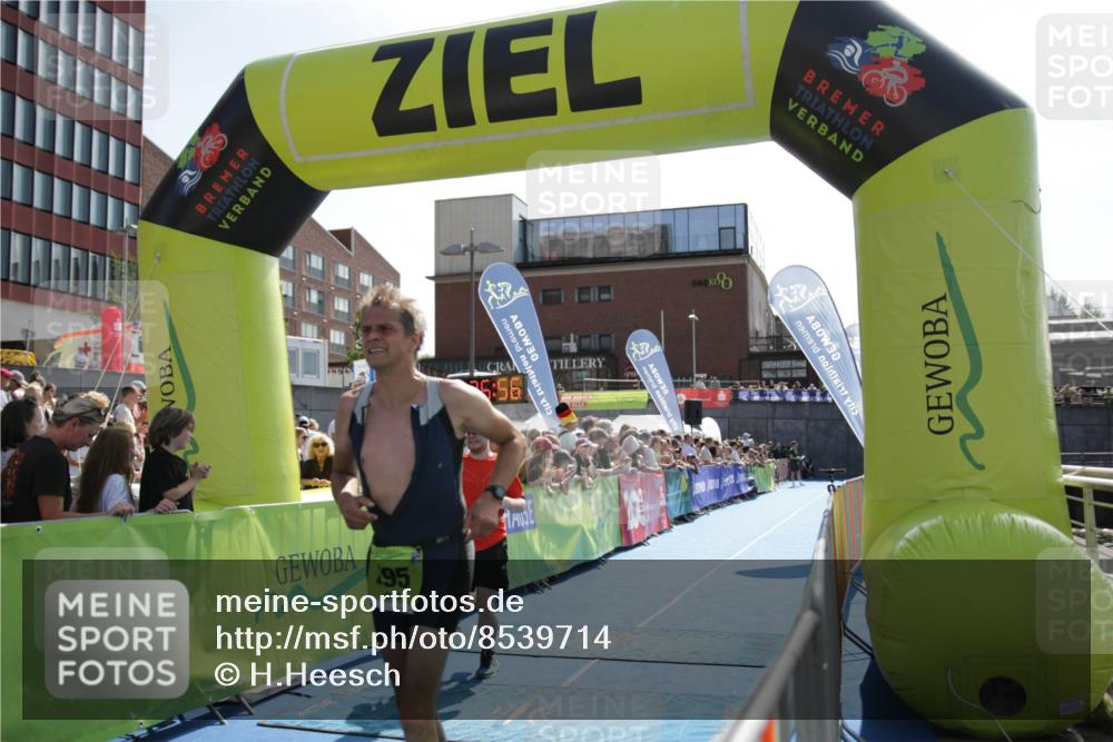 10.08.2025 - GEWOBA Citytriathlon Bremen H.Heesch http://msf.ph/oto/8539714 10.08.2025 15:26:55 Ziel 131, 295, 401 meine-sportfotos.de