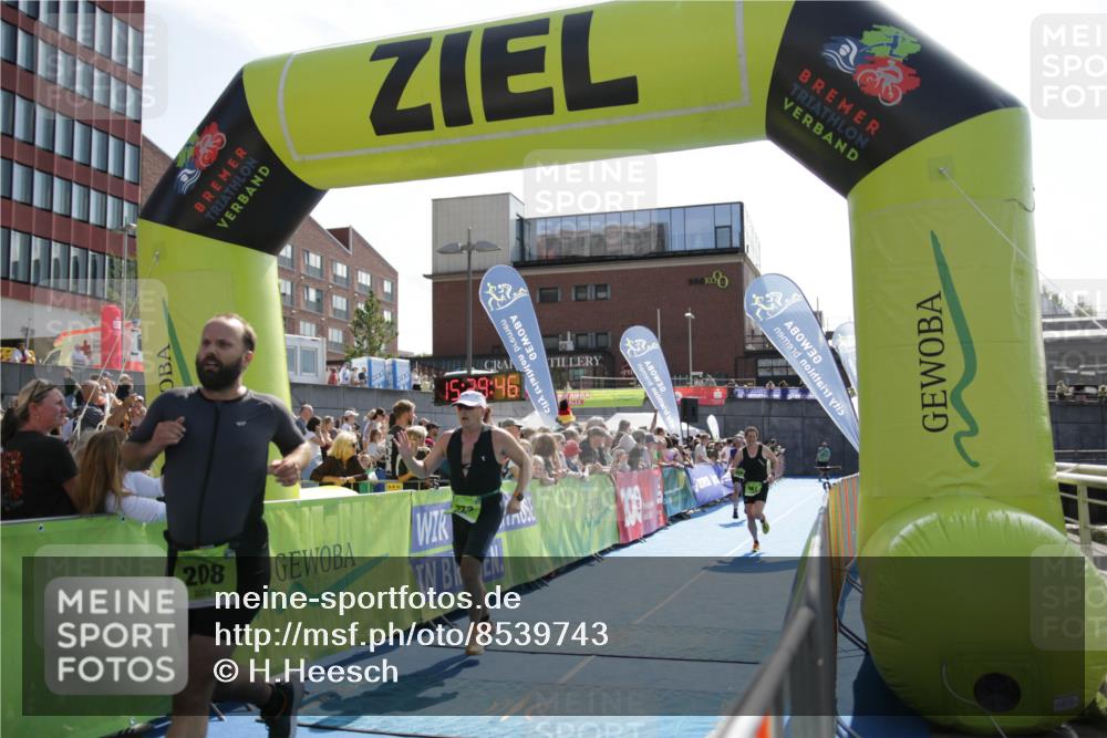 10.08.2025 - GEWOBA Citytriathlon Bremen H.Heesch http://msf.ph/oto/8539743 10.08.2025 15:29:45 Ziel 208, 273 meine-sportfotos.de